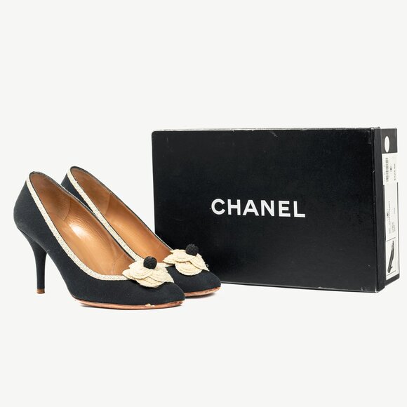 Chanel 06P Black Canvas Camellia-Rosette Pumps - Picture 10 of 10